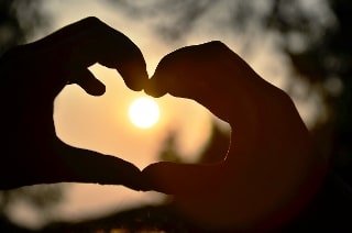 Love Astrology- प्रेम संबंध और प्रेम विवाह: ज्योतिष की दृष्टि से भविष्यवाणियाँ