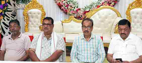 Muzaffarnagar का प्राचीन शिवमंदिर विवाद: जिर्णोद्धार में व्यवधान, किरायेदारों और पुजारी परिवार पर आरोप, समिति ने की सख्त कार्रवाई की मांग Muzaffarnagar का प्राचीन शिवमंदिर विवाद: जिर्णोद्धार में व्यवधान, किरायेदारों और पुजारी परिवार पर आरोप, समिति ने की सख्त कार्रवाई की मांग