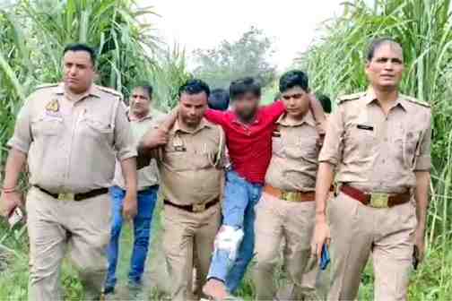 Muzaffarnagar-बुढ़ाना पुलिस मुठभेड़ में 20 हजार के इनामी लुटेरा गिरफ्तार, चांदी के आभूषण और अवैध हथियार बरामद Muzaffarnagar-बुढ़ाना पुलिस मुठभेड़ में 20 हजार के इनामी लुटेरा गिरफ्तार, चांदी के आभूषण और अवैध हथियार बरामद
