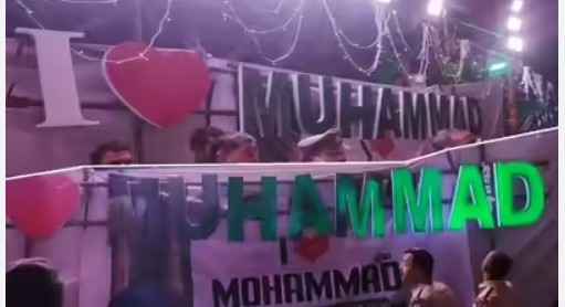 Unnao में तनाव: ‘I Love Mohammad’ जुलूस के बाद मुस्लिम समुदाय और पुलिस में टकराव Unnao में तनाव: ‘I Love Mohammad’ जुलूस के बाद मुस्लिम समुदाय और पुलिस में टकराव